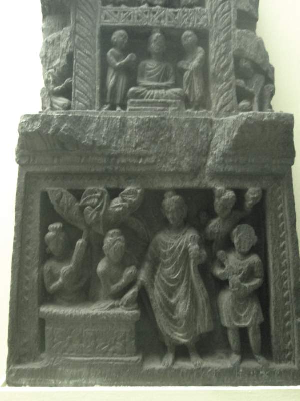 033 Sotthiya gives the Bodhisatta Grass, Loriyan Tangai