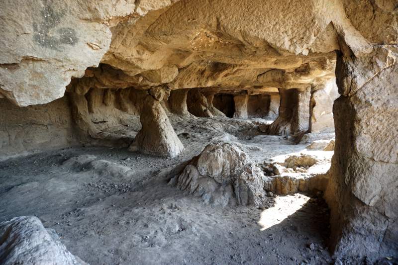Cave 9, East End
