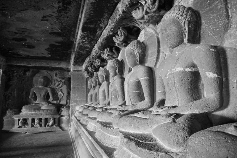 Cave 12, Row of Buddhas