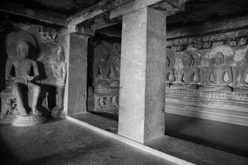 Cave 12, Row of Buddhas
