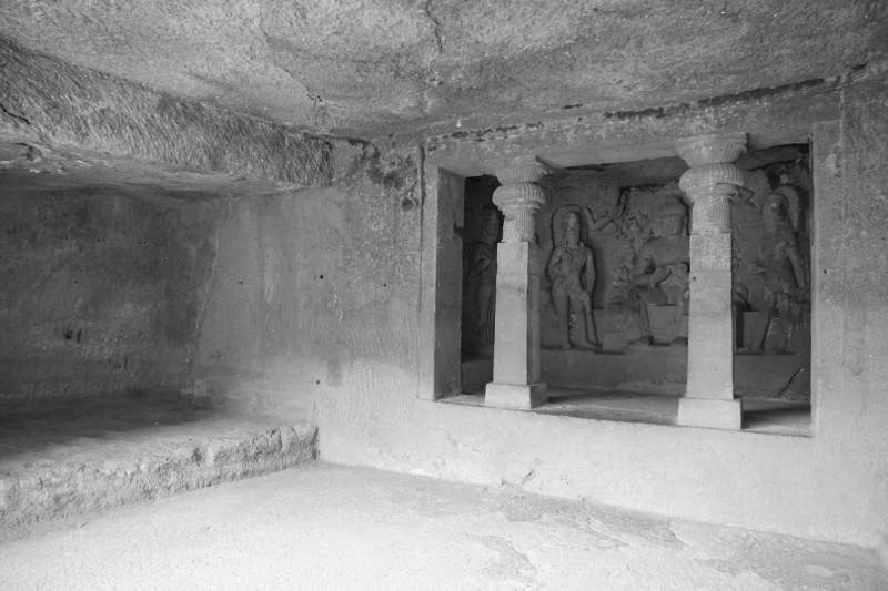 Cave 6, Side Chapel