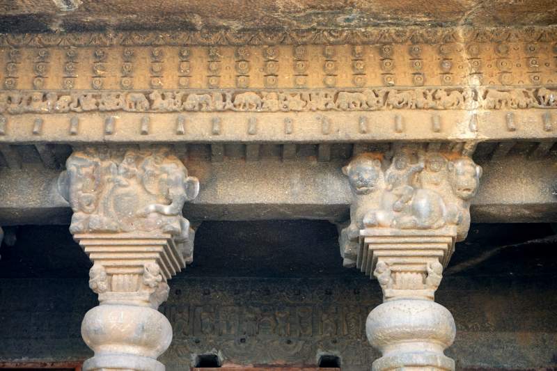 Cave 3, Pillars and Relief
