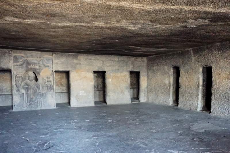 Cave 10, Interior