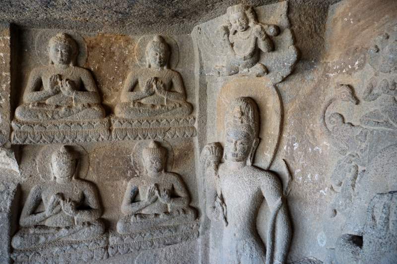 Cave 23, Rows of Buddhas and Bodhisattva