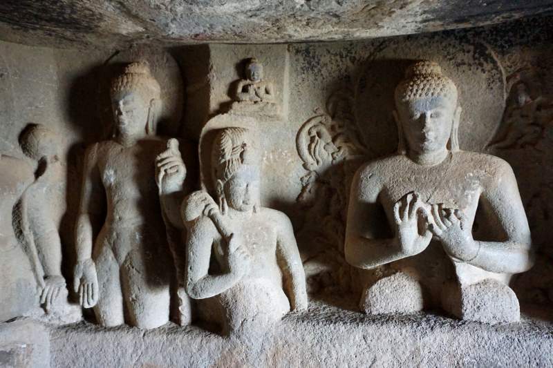 Cave 24, Buddhas and Bodhisattva
