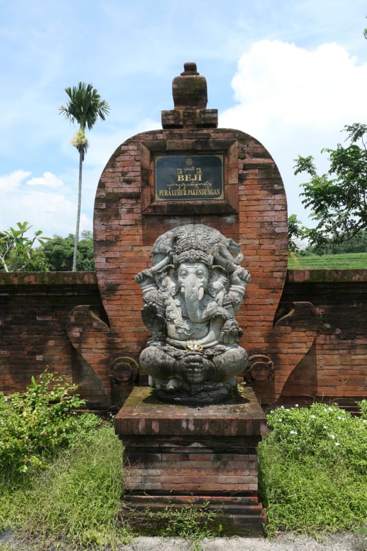 055 Ganesh in front of Beji