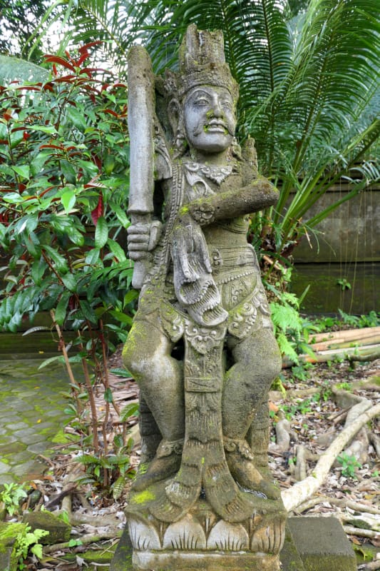 035 Guardian with Sword