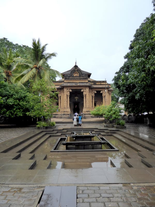 005 Pond and Vihāra