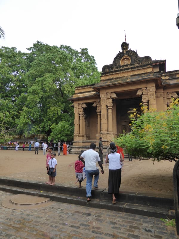 007 Temple Entrance
