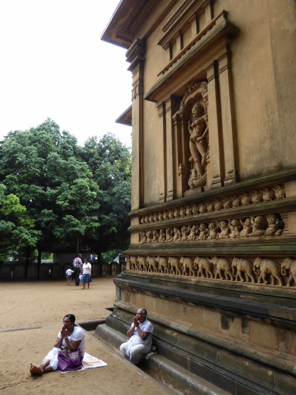 032 Temple Devotees