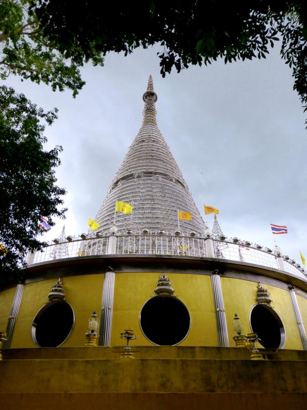 03 Chedi from Below