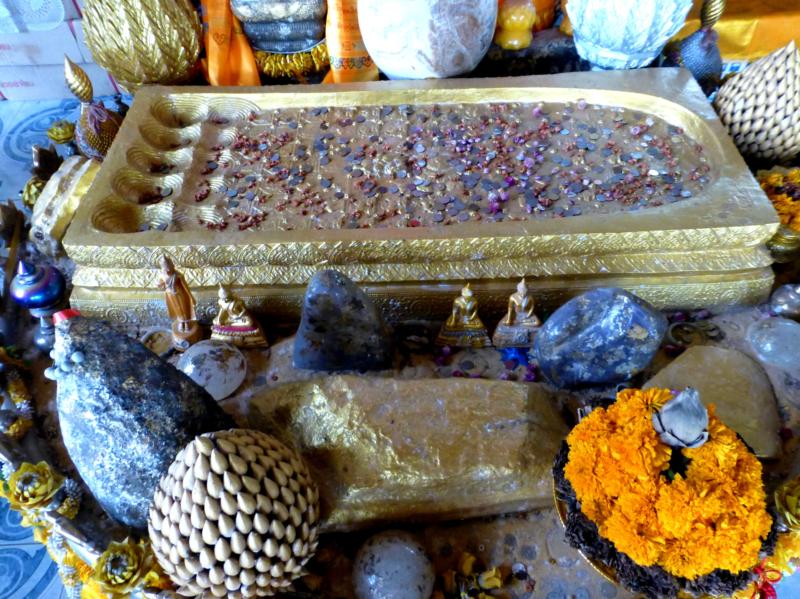 16 Buddha Siripada with Money